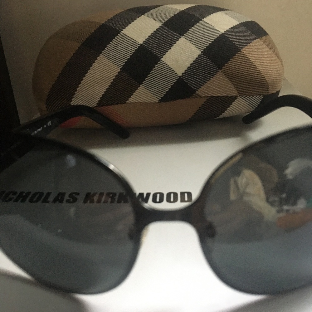 AUTHENTIC Burberry black oval glasses